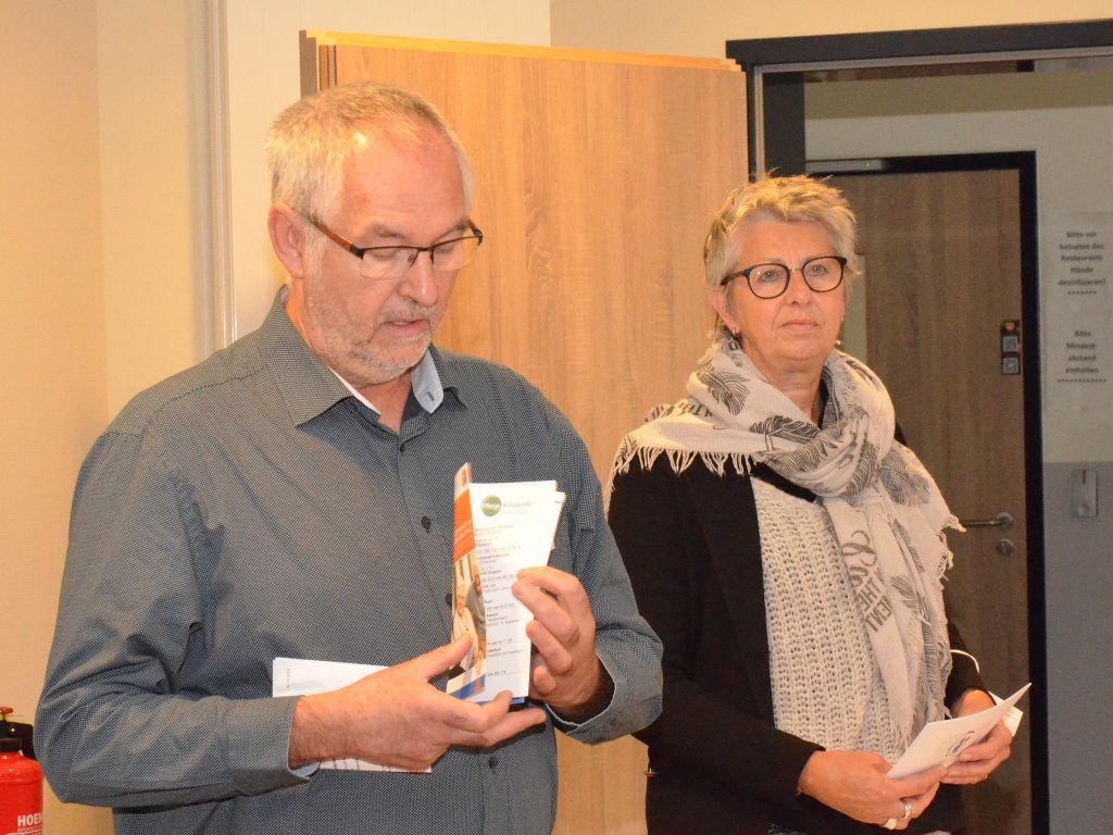 Roswitha Rosenmller (Gemeindeschwester plus) und Achim Krokowski (Pflegesttzpunkt Puderbach) bei der Prsentation ber ihre Arbeit. Fotos: VdK