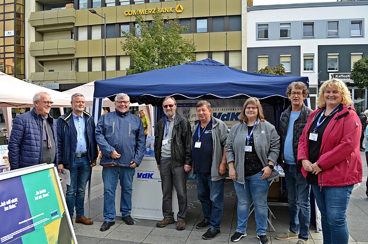 Beim Selbsthilfegruppentag fr Stadt und Kreis Neuwied beteiligte sich auch der VdK-Kreisverband Neuwied mit einem Info-Stand. (Foto: Sozialverband VdK)