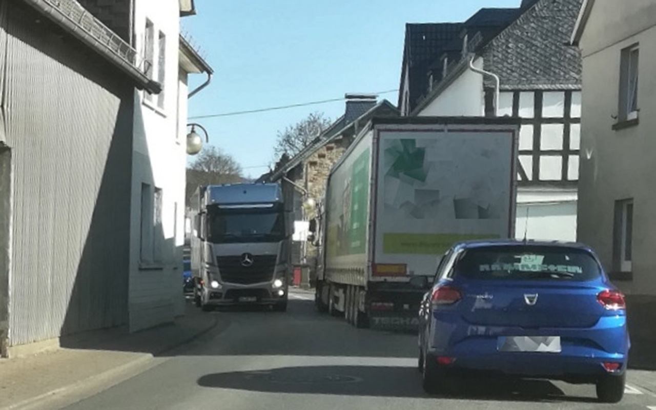 Mit dem Ziel, die Verkehrssicherheit und die Lebensqualitt in der Ortsgemeinde zu verbessern, sammelten die Natur- und Heimatfreunde Unterschriften fr einen Einwohnerantrag. (Foto: Natur- und Heimatfreunde)