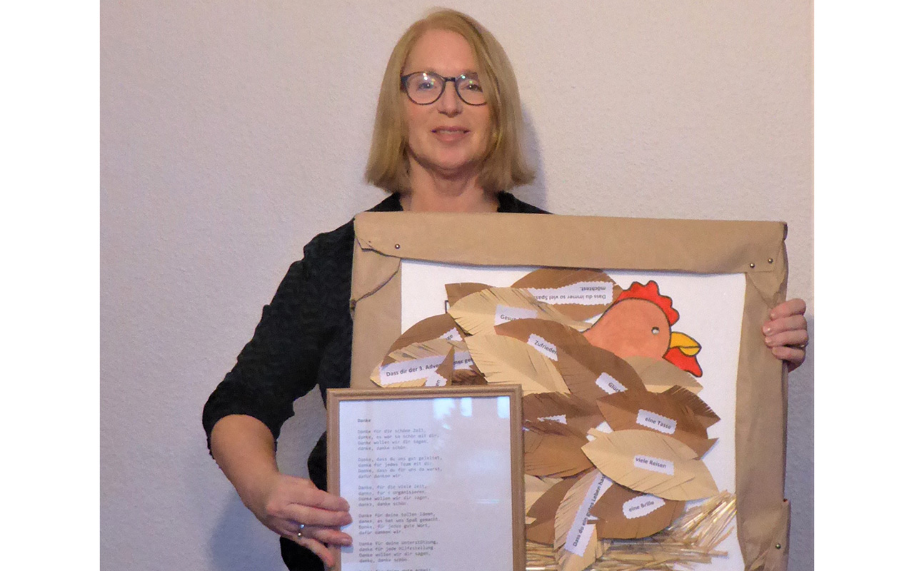 Marina Hfer erhielt zum Abschied Geschenke. (Foto: Lebenshilfe)