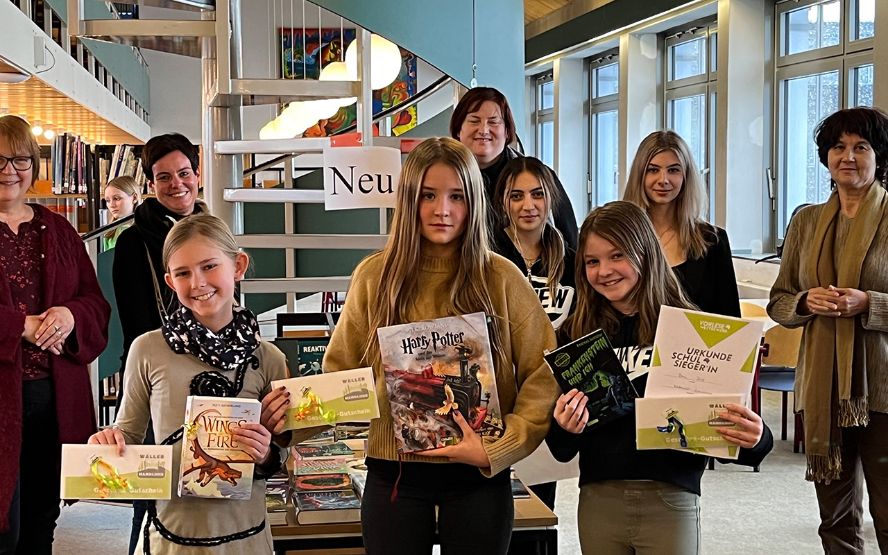 Fr das Vorlesen wurden die Schlerinnen ausgezeichnet. (Foto: Westerwald-Gymnasium)