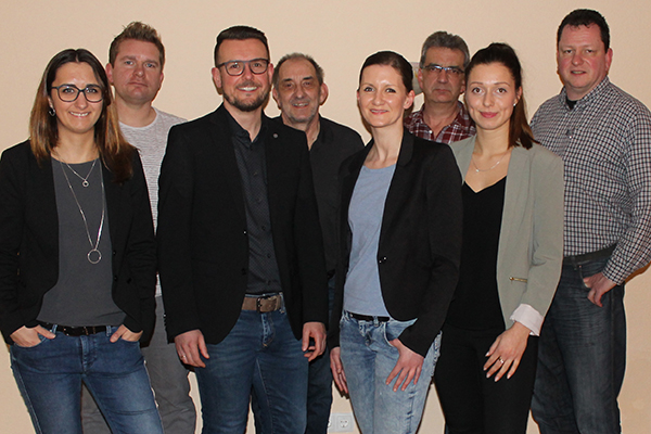 Der neue Vorstand des Gewerbevereins v.l.n.r.: Mona Hermann-Mller, Marcus Schneberg, Tom Kleinmann, Otto Schlich, Daniela Schlich, Reiner Bachenberg, Lara Baumung, Klaus-Peter Hennig. Foto: Gewerbeverein