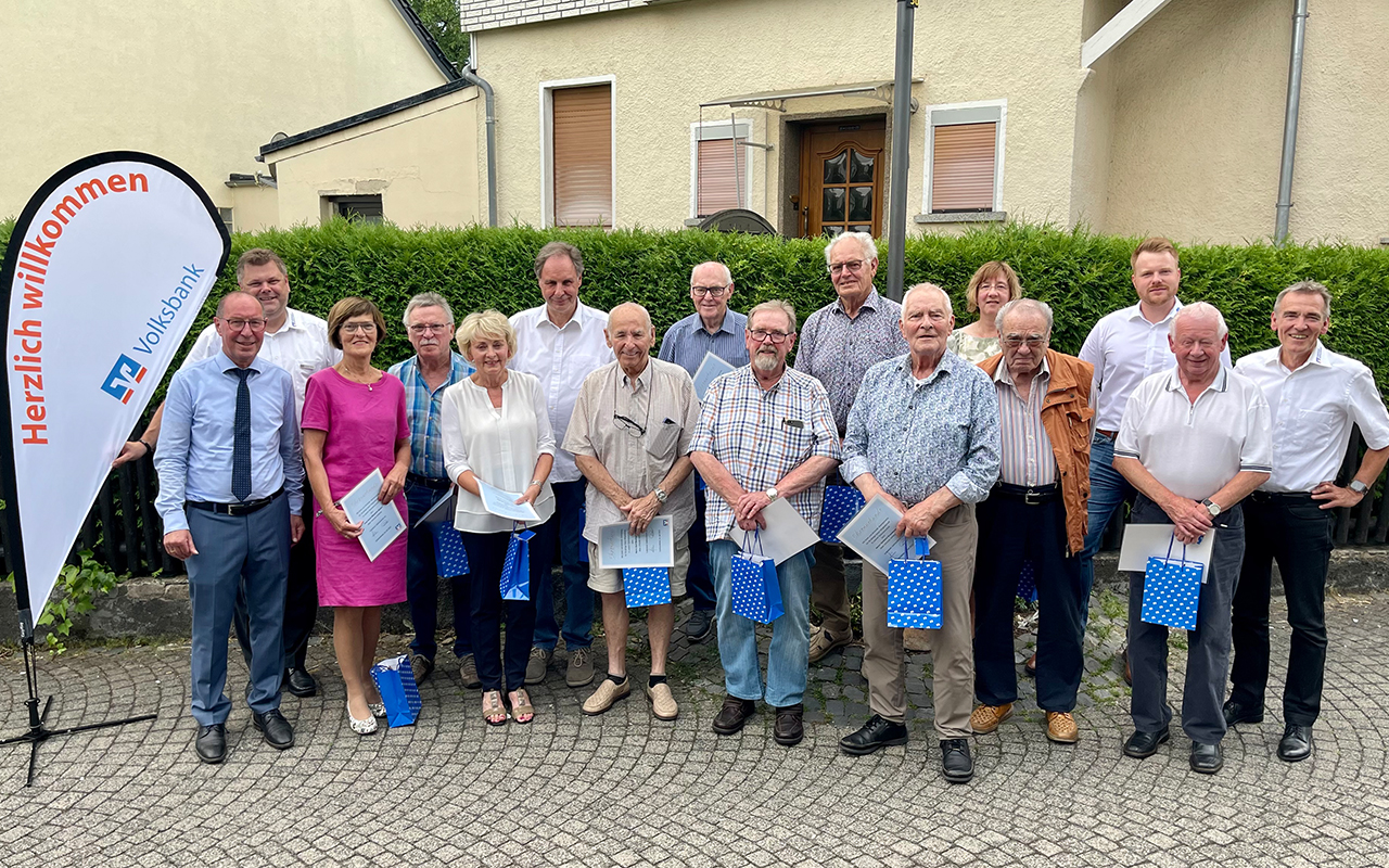 Die Volksbank ehrte Jubilare. (Foto: Laura Gro)