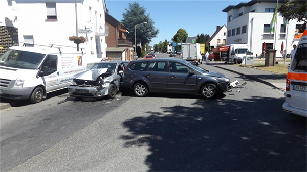 Bei dem Auffahrunfall kam es glcklicherweise "nur" zu leichten Verletzungen. Foto: Polizei Altenkirchen