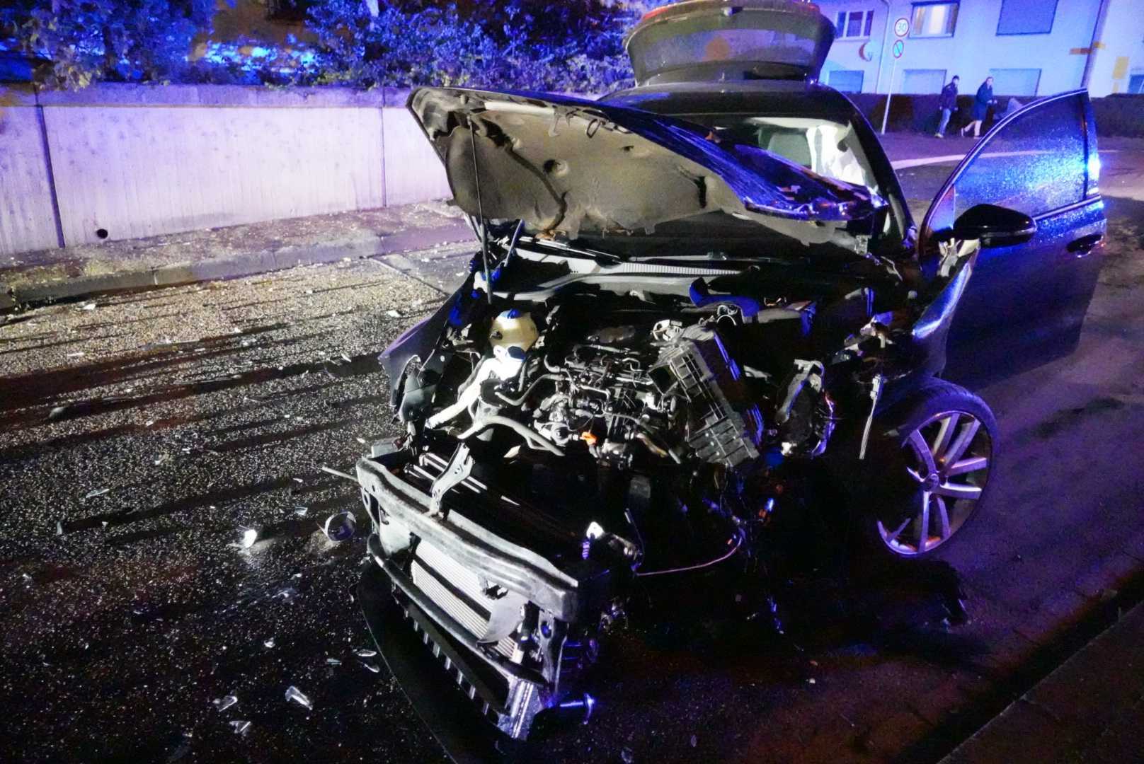 Crash an der Kreuzung: Fnf Verletzte und zwei Totalschden in Bendorf