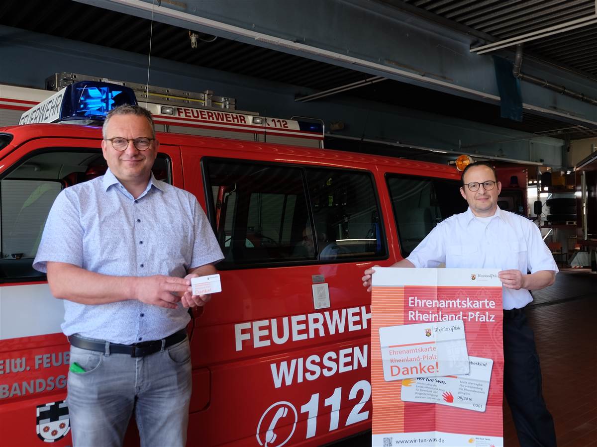 Ehrenamtskarten an Freiwillige Feuerwehr der VG Wissen bergeben 