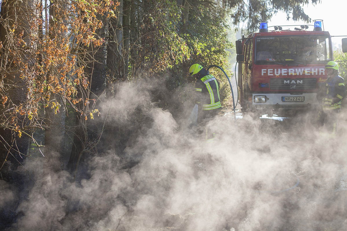 Bei Kleinmaischeid brennt der Wald an zwei Stellen