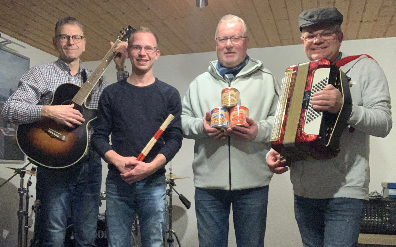 Musiker spenden Erls an die Betzdorfer Tafel