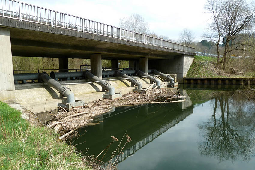 Das Stauwehr wird zurckgebaut. Fotos: Reinhard Panthel