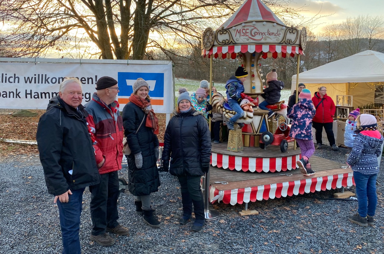 Das Highlight auf dem Prachter Weihnachtsmarkt: das Kinderkarussell. (Foto: Organisationsteam/Gemeinde Pracht)