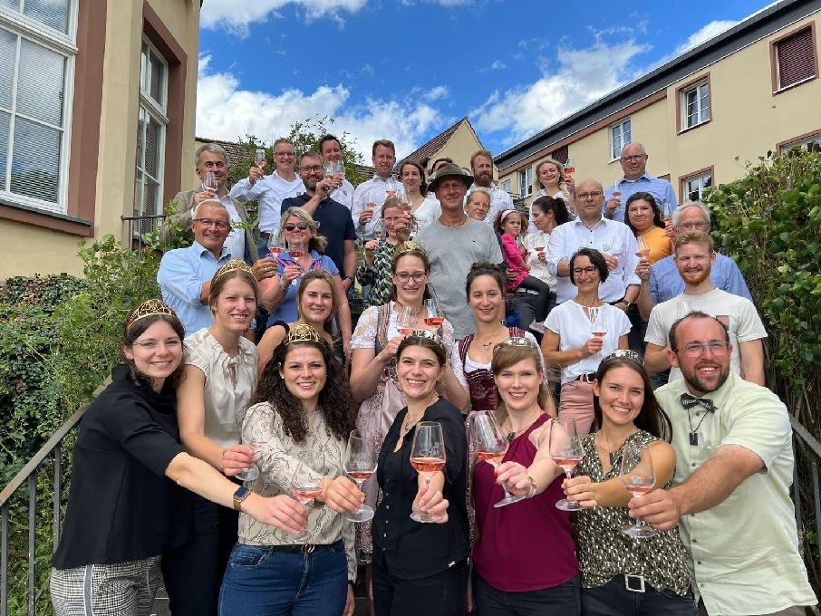 Frhliche Stimmung und natrlich ein gutes Glas Wein. (Foto: Martin Boden, KV Neuwied)