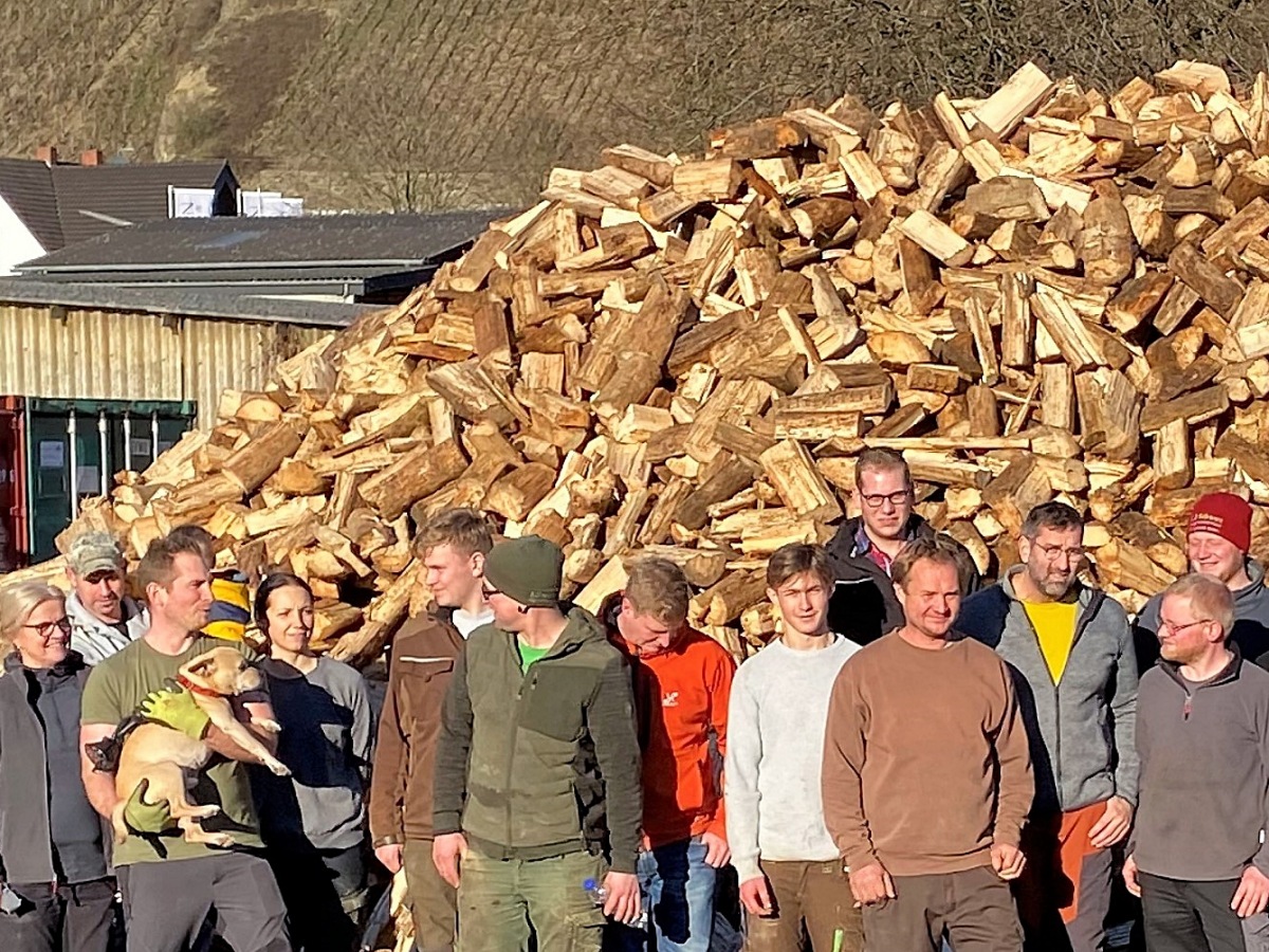 "Wrme frs Ahrtal": Brennholz-Transport aus dem Wisserland war erfolgreich
