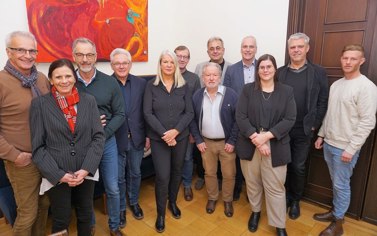 Der WiFo AK Standort blickt auf ein ereignisreiches Jahr 2023 zurck: Michael Gassen, Marion Blettenberg, Thomas Elzer, Hans Dieter Neuer, Eva Seeber, Lothar Klaus Melms, Andreas Burgfeld, Dr. Marcus Schultz, Frank Wolsfeld, Alexandra Rnz, Fred Hring und Michael Mller. (Foto: WiFo)
