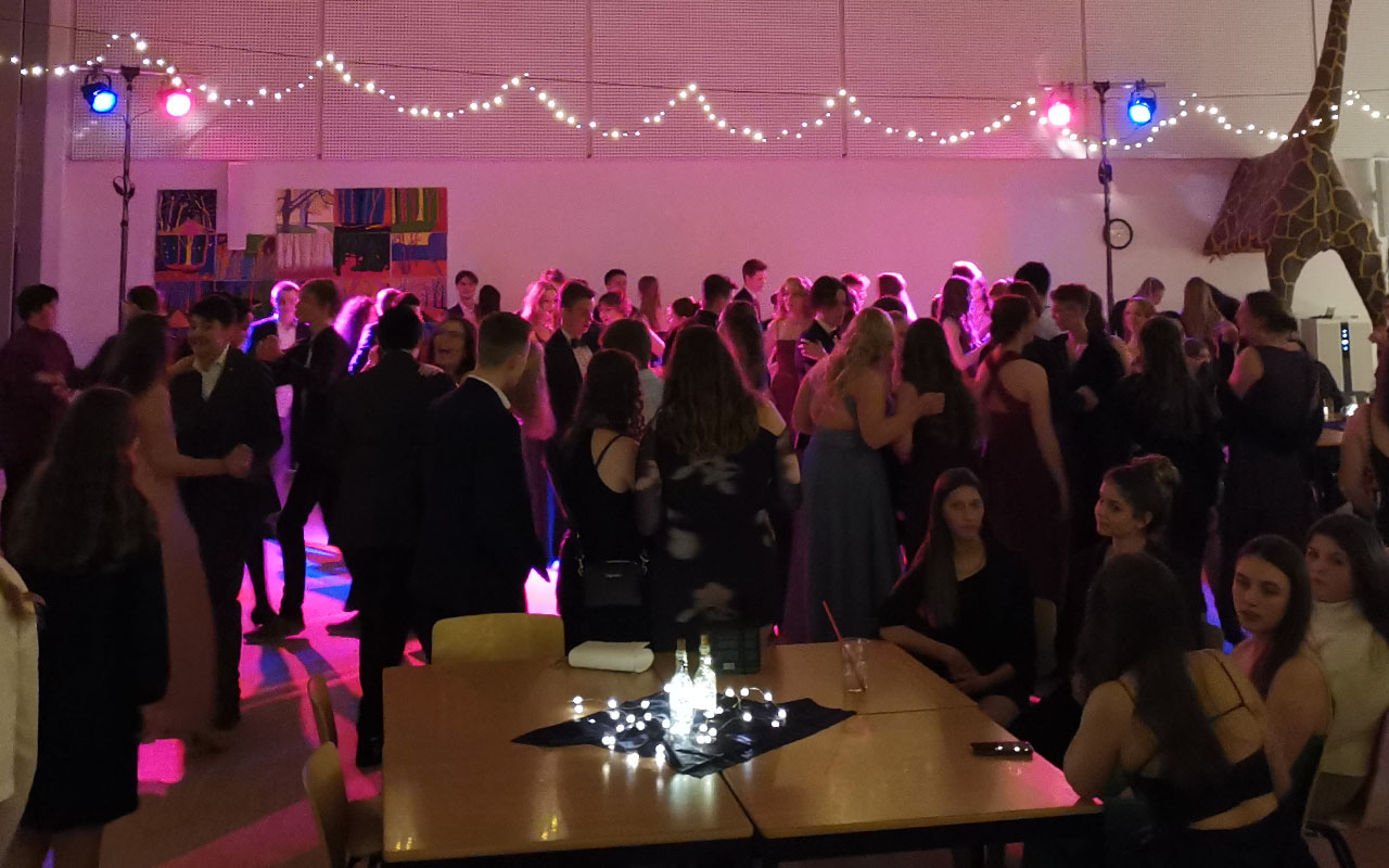 Beim Winterball wurde ausgelassen getanzt. (Foto Westerwald Gymnasium)