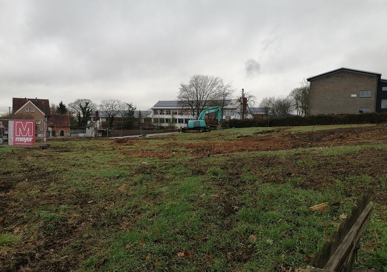 Noch liegt das Areal der ehemaligen Grtnerei Schnug an der Hochstrae in Altenkirchen brach: Schon bald aber wird der Bau des "Senioren-Wohnparks Altenkirchen" beginnen.  (Foto: hak)
