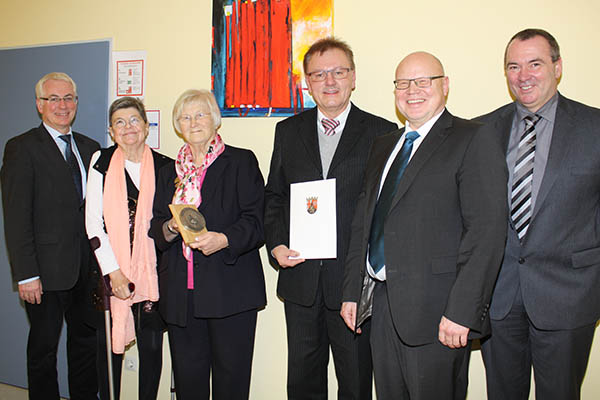 Brgermeister Volker Mendel, Edeltraud Heyl, Wiltrud Hoffmann, Wolfgang Mller, Direktor Bernd Hbinger, Rechtspfleger Bernd Rau (von links). Foto: privat