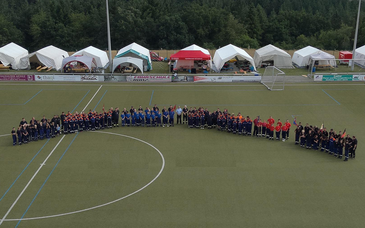 Mit 165 Teilnehmenden startete das 8. Kreiszeltlager der Jugendfeuerwehren im Landkreis Neuwied. (Foto: KJFV Neuwied)