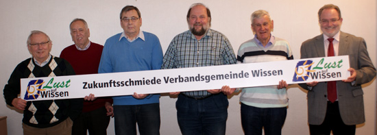 Herbert Schmidt, Erhard Bhmer, Werner Heer, Uwe Bch und Bruno Klein (von links) waren stellvertretend fr alle Mitglieder des Arbeitskreises Heimatgeschichte anwesend, als Brgermeister Michael Wagener diesen offiziell als sechsten Arbeitskreis der Zukunftsschmiede der Verbandsgemeinde Wissen vorstellte. Foto: VG 